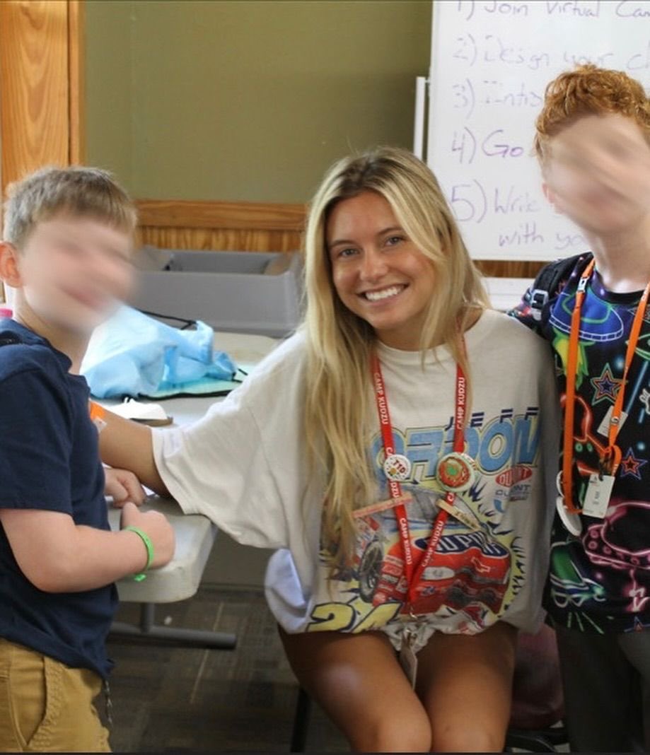PopSlop_'s tweet photo. omg i just found these pictures of kenzie volunteering at a non profit organization for people with type 1 diabetes 🥹🥹 https://t.co/cfiH5cUXJK
