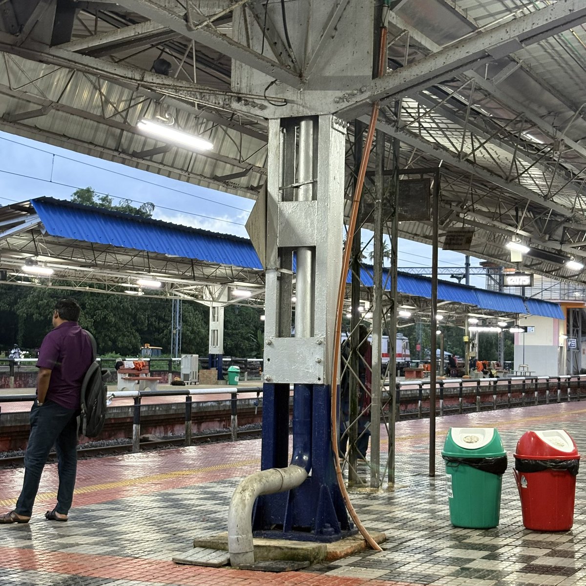 aapriaaa's tweet photo. Alappuzha Railway Station, Keralam 🌴
a perfect 10/10 for cleanliness. https://t.co/1VS6fIYXAs