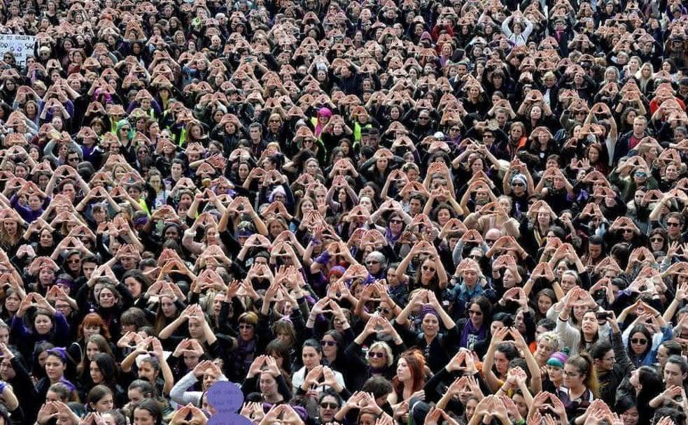LibreliketheWin's tweet photo. @JuventudInfGob Para desobedientes, las feministas, que no nos someteremos al #DogmaQueerSexoplanista ni al #CarnetDeMujeridad con el que los estados misóginos y corruptos, como el español, aumentan los privilegios masculinos

Para disidentes, las feministas, que queremos abolir el género https://t.co/p4CiswPFsn