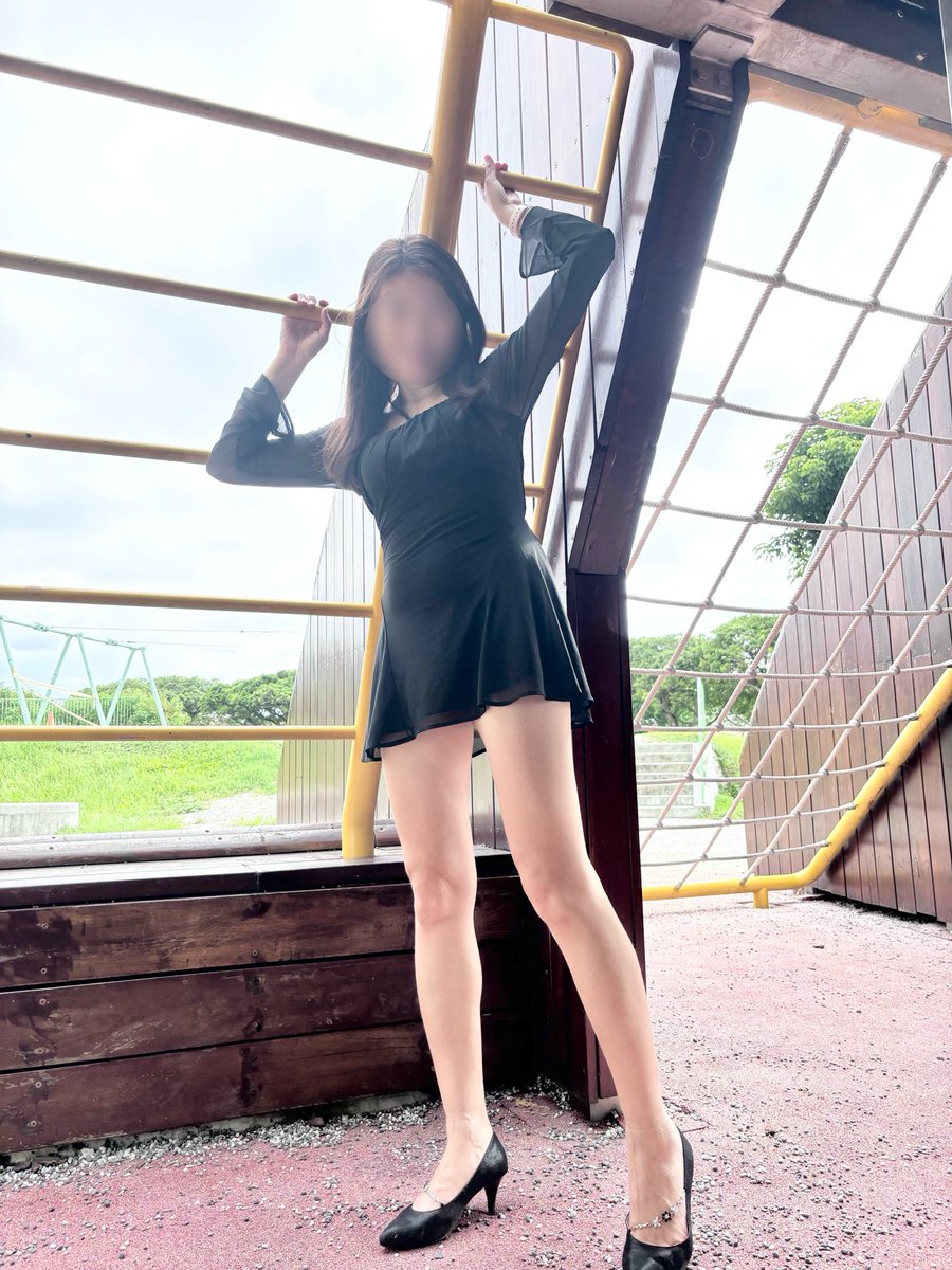 JesusWu7's tweet photo. 今天老婆終於接受無內搭直穿
害我整個拍照過程都好硬 https://t.co/oEGGIj1dEm
