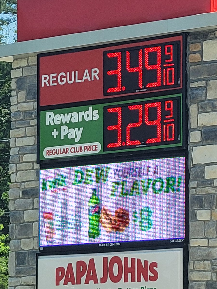 rtate19751969's tweet photo. Trump said on Truth social that gas should be under $2 per gallon and report price gouging . I came across this off hwy23 in allen ky. https://t.co/fuEwzNblQE