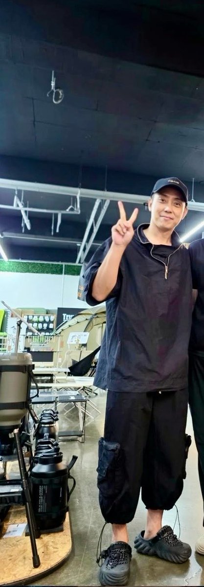 Eunkulele's tweet photo. Gearing up for summer camping?
#은지원
Check out his cool black Crocs with laces. 

At a camping gear store
ctto. https://t.co/7ZaGMcYltl