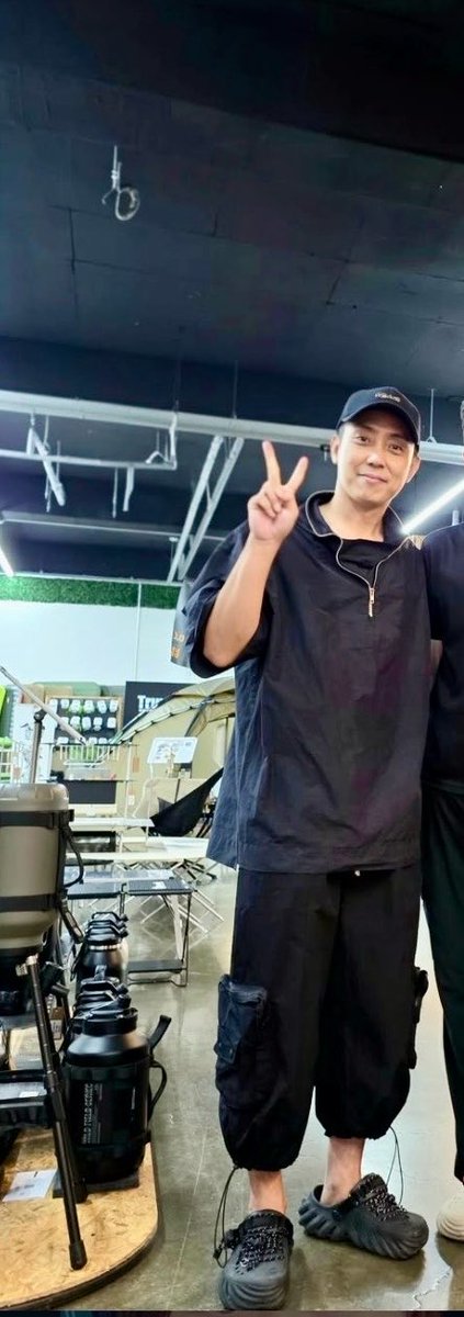 Eunkulele's tweet photo. Gearing up for summer camping?
#은지원
Check out his cool black Crocs with laces. 

At a camping gear store
ctto. https://t.co/7ZaGMcYltl