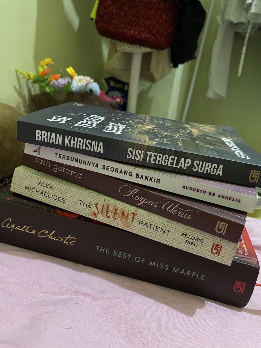 vandeliea's tweet photo. #wts preloved novel buku bekas #zonauang

pengiriman via oren dari jakarta

agatha christie best of miss marple 85k
silent patient 47k
korpus uterus 42k
terbunuhnya seorang bankir 28k
sisi tergelap surga 41k

beberapa ada yang menguning, dm buat detailsnya https://t.co/onSUWgNvL7