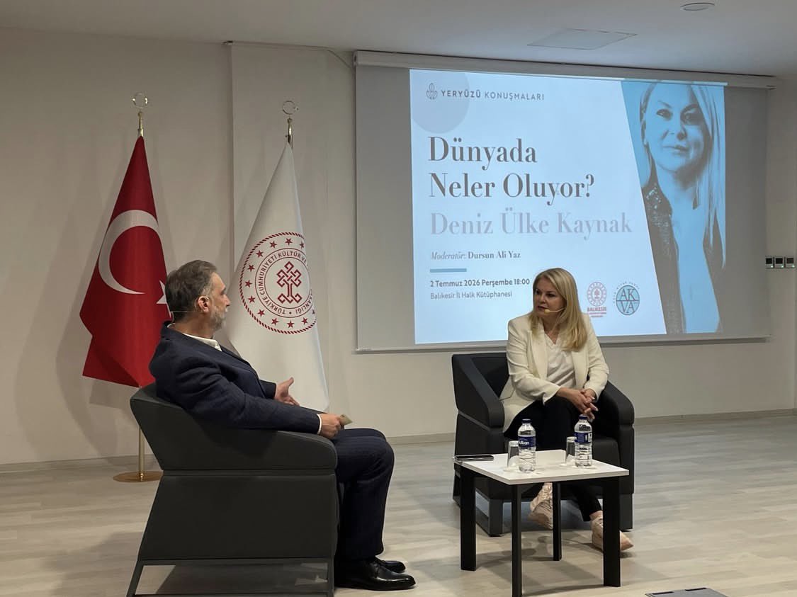 mustilhan's tweet photo. Kıymetli hocamız Prof. Dr. Deniz Ülke Kaynak ilimizde gerçekleştirdiği söyleşiyle zihnimizin pasını sildi.
Önemli tarihsel kırılma ve süreçlere psikopolitik perspektiften bakmanın gerekliliğine ilişkin tespitleri ufkumuzu açtı. 
Kendisine teşekkür ediyoruz.

@DenizUlke https://t.co/SgaJzfrdWY