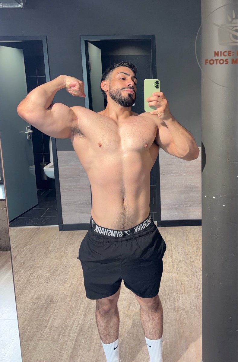 diegomaxchl's tweet photo. Fitnessstudio 💪🏻 https://t.co/yzmLMWKpCh