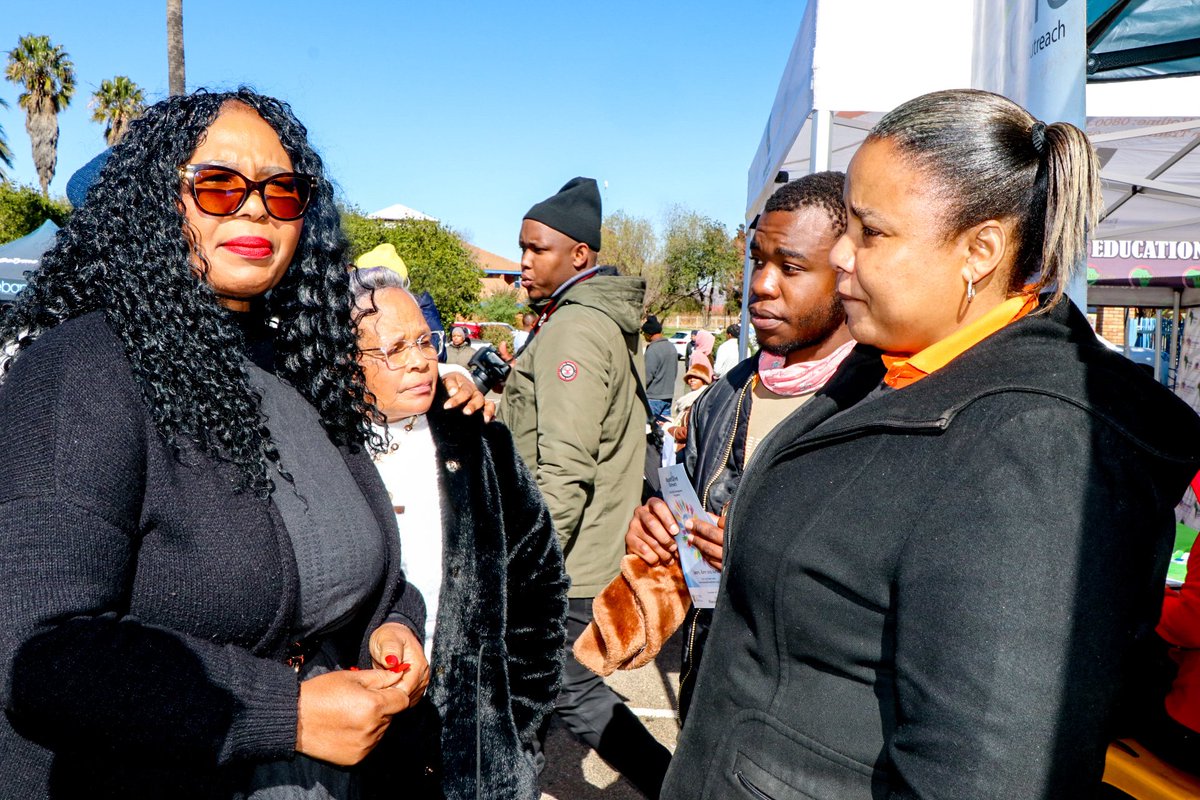 gpgSocDev's tweet photo. 📍MEC Nomantu Nkomo Ralehoko leads the #𝐈𝐧𝐭𝐞𝐠𝐫𝐚𝐭𝐞𝐝𝐒𝐞𝐫𝐯𝐢𝐜𝐞𝐃𝐞𝐥𝐨𝐯𝐞𝐫𝐲𝐁𝐥𝐢𝐭𝐳 at Don Mateman Hall at Eldorado Park. 

#IntegratedServiceDeliveryBlitz 
#ServiceDelivery
#EldoradoPark
#GautengSocialDevelopment 
#GrowingGautengTogether https://t.co/8qJWzAf3yv