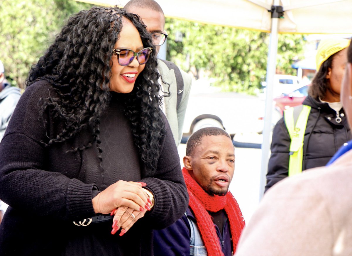 gpgSocDev's tweet photo. 📍MEC Nomantu Nkomo Ralehoko leads the #𝐈𝐧𝐭𝐞𝐠𝐫𝐚𝐭𝐞𝐝𝐒𝐞𝐫𝐯𝐢𝐜𝐞𝐃𝐞𝐥𝐨𝐯𝐞𝐫𝐲𝐁𝐥𝐢𝐭𝐳 at Don Mateman Hall at Eldorado Park. 

#IntegratedServiceDeliveryBlitz 
#ServiceDelivery
#EldoradoPark
#GautengSocialDevelopment 
#GrowingGautengTogether https://t.co/8qJWzAf3yv