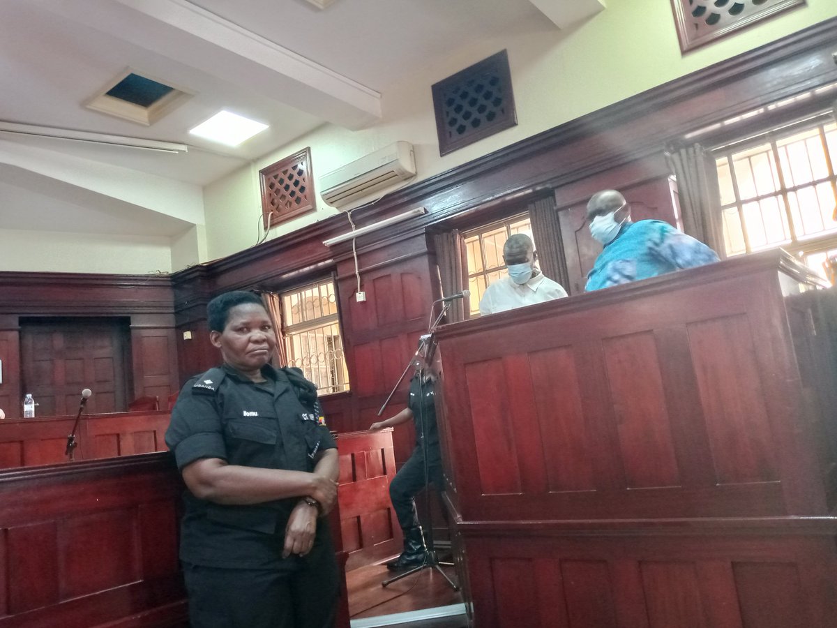 IngridTurinawe's tweet photo. Happening now at High Court. @kizzabesigye1 and Co accused have insisted on their right of representation by lawyers of their choice. Without @MarthaKarua ,  @EriasLukwago  and without safety of whole team of lawyers, they will not return to court. Baguma is free to proceed. https://t.co/nk1pGG840W