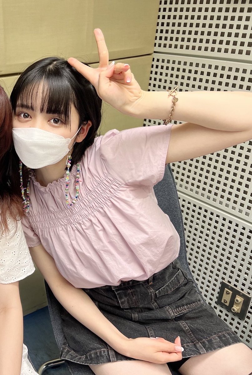 waki_fu's tweet photo. 鎮西寿々歌さん、ラジオ収録で緊張しガッツリ脇汗染みを作ってるのかわいい…
完璧そうに見えてこういう一面があるのが良いんだよなぁ… https://t.co/Dew9CiePfT