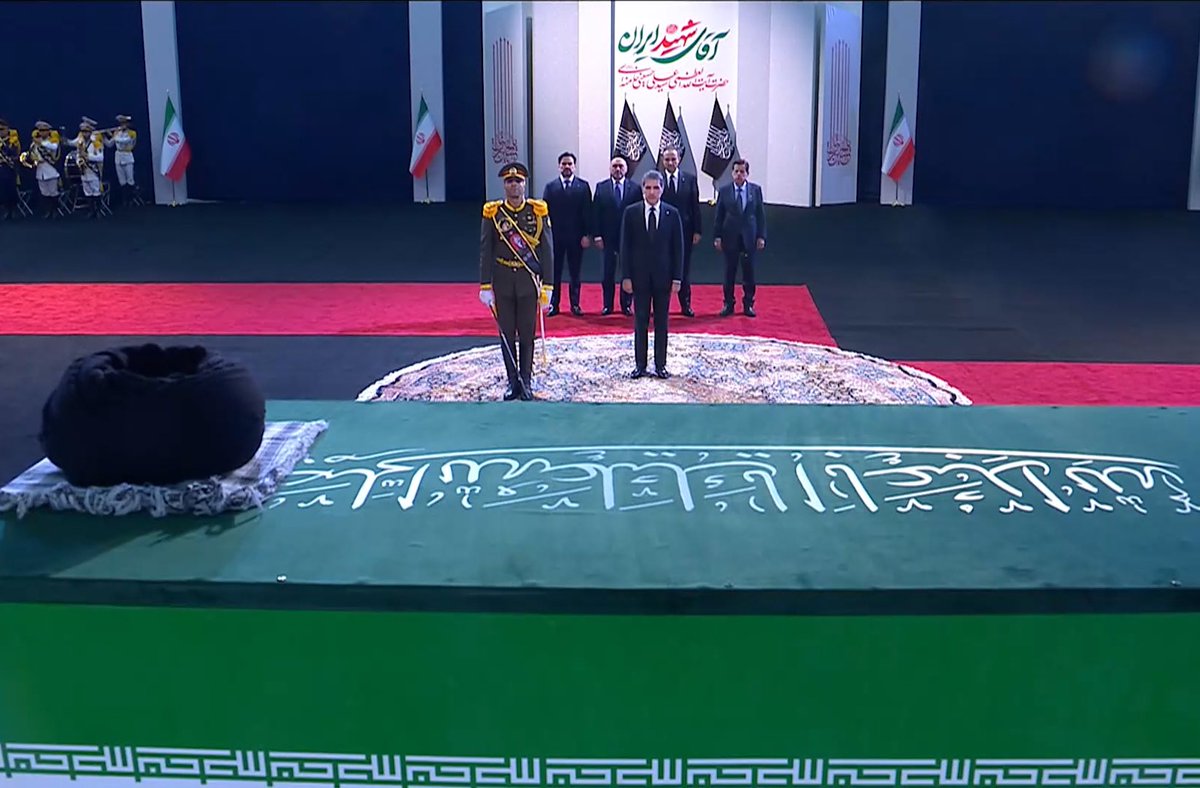 KurdistanRegion's tweet photo. سەرۆکی هەرێمی کوردستان بەشداری لە ڕێوڕەسمی ماڵئاواییکردن له‌ ڕابەری پێشووى ئێراندا دەکات

https://t.co/0WBqm8qauH https://t.co/cnFDYgzRqC