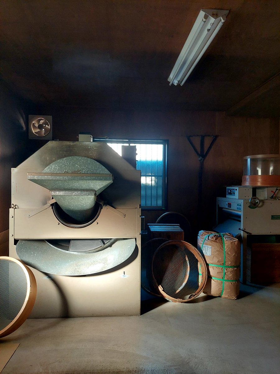 chika_morestyle's tweet photo. 実家のお茶屋を弟（42）が継ぎ、私も共にお茶を学び小さく経営を学ぶ。昭和11年から地元でお茶屋をしているのでやさしいお客様とのコミュニケーションが何より楽しい。「お茶でもどうぞ」と会話をつむぐ。地元から広げていくやりがい🌱

お茶屋（藤本茶舗）のHP🕊️
↓
https://t.co/Ejo6u70qqz https://t.co/aFy1peSikl