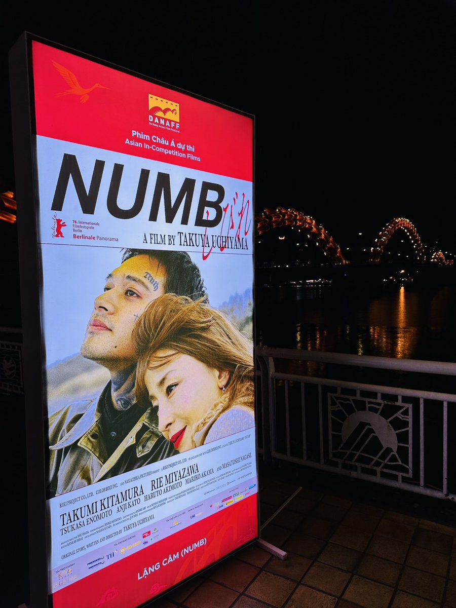 shibire_movie's tweet photo. 第4回 ダナン・アジア映画祭
アジア映画コンペティション部門にて、
映画『しびれ』の上映が終了しました🇻🇳

Q&Aではたくさんのご質問をいただき、
終了後には内山監督と観客の皆さまとの交流も。

感想を直接伺いながら写真を撮影し、
温かい拍手と花束で迎えていただきました💐

ご来場いただいた皆さま、ありがとうございました！

#DANAFF
#映画しびれ #NUMBfilm