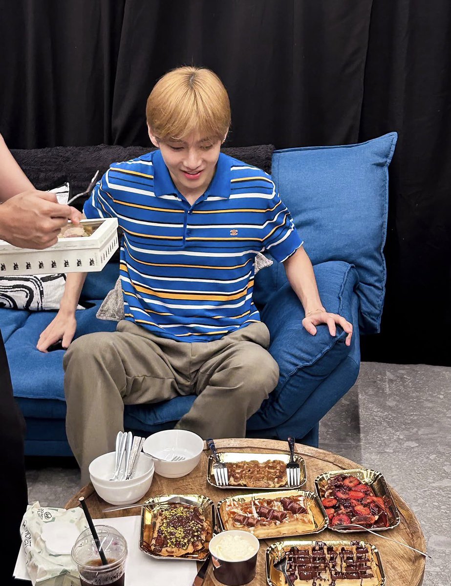 akisakura43's tweet photo. ギャップ

#thv
#kimtaehyung
#BTS_WORLDTOUR_ARIRANG https://t.co/dcB0t0s6qP