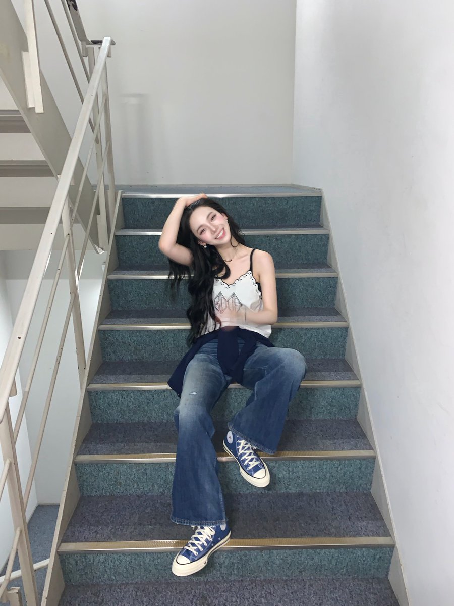 katarnabluuu's tweet photo. 여기 기다릴게 https://t.co/ahssWGUAlw