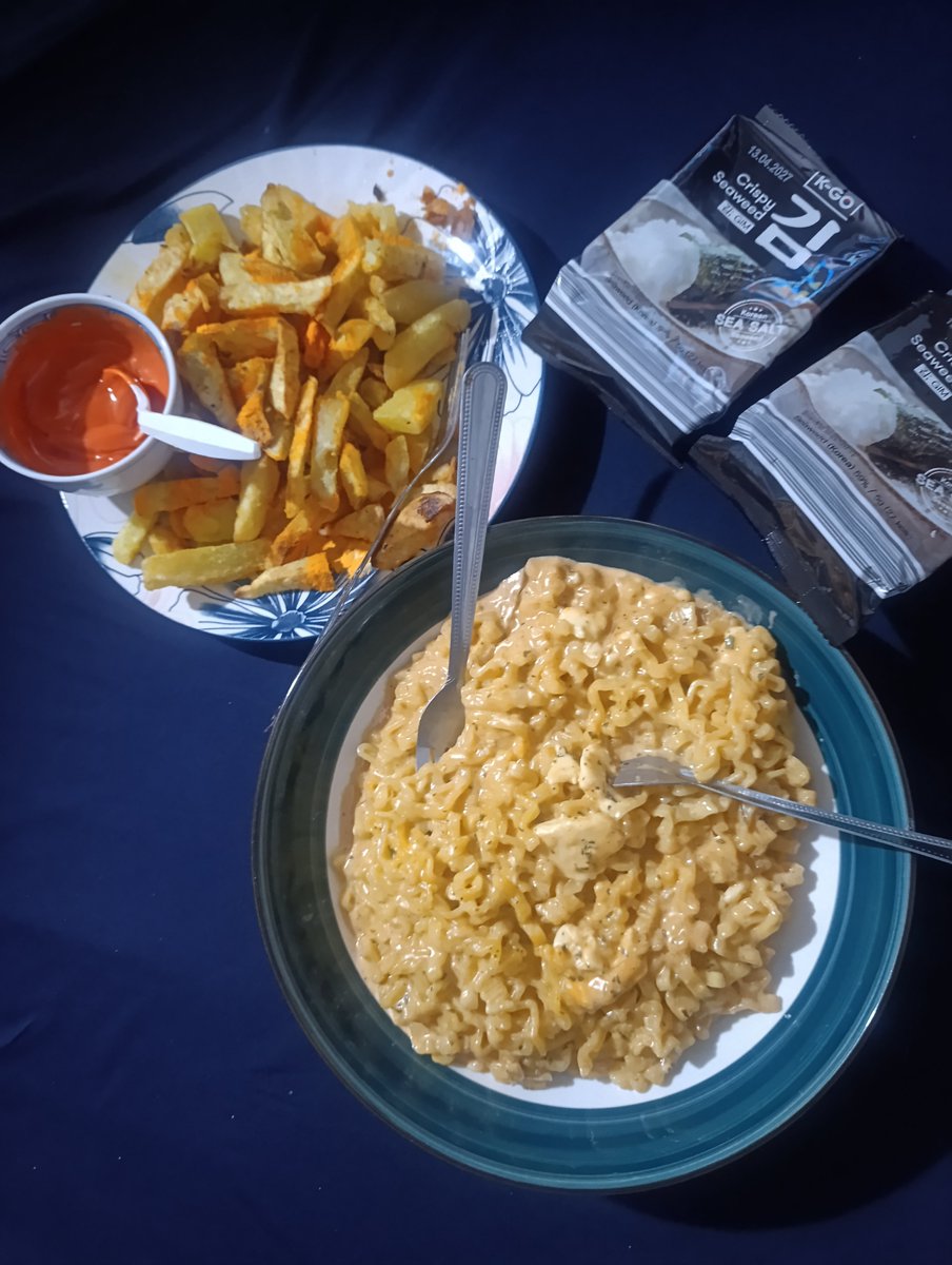 jhenaaaa18's tweet photo. Dinner time 😋 https://t.co/X9tGaUlcTr