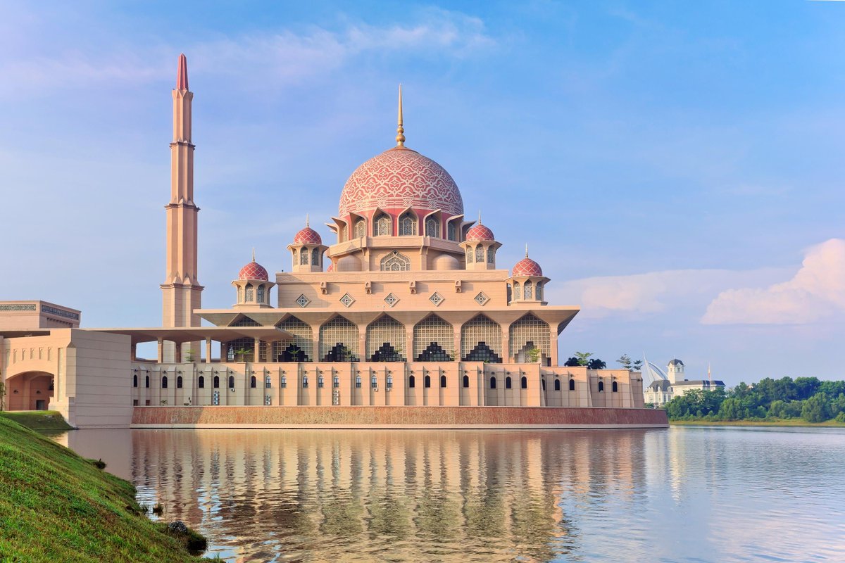 Alhamdhulillaah's tweet photo. Masjid Putra, Putrajaya, Malaysia 🇲🇾 https://t.co/CgAoR82o36