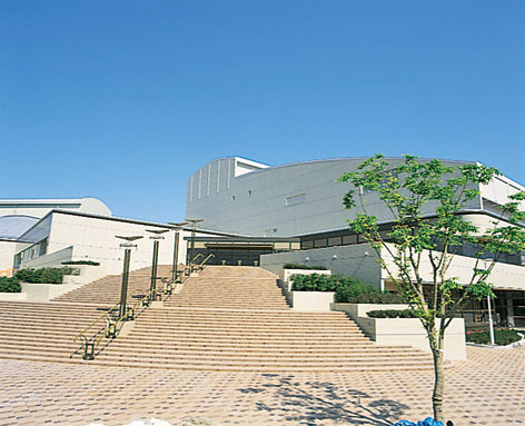blanco_fuku's tweet photo. 今日は市内の小中学生を対象にした愛知県立芸術大学オーケストラの皆さんのコンサートでした！
井上先生と倉田先生にもお会いできて嬉しかったです～
ありがとうございました！
写真を撮り忘れたので会館の写真を～ https://t.co/REhy9nbj3l