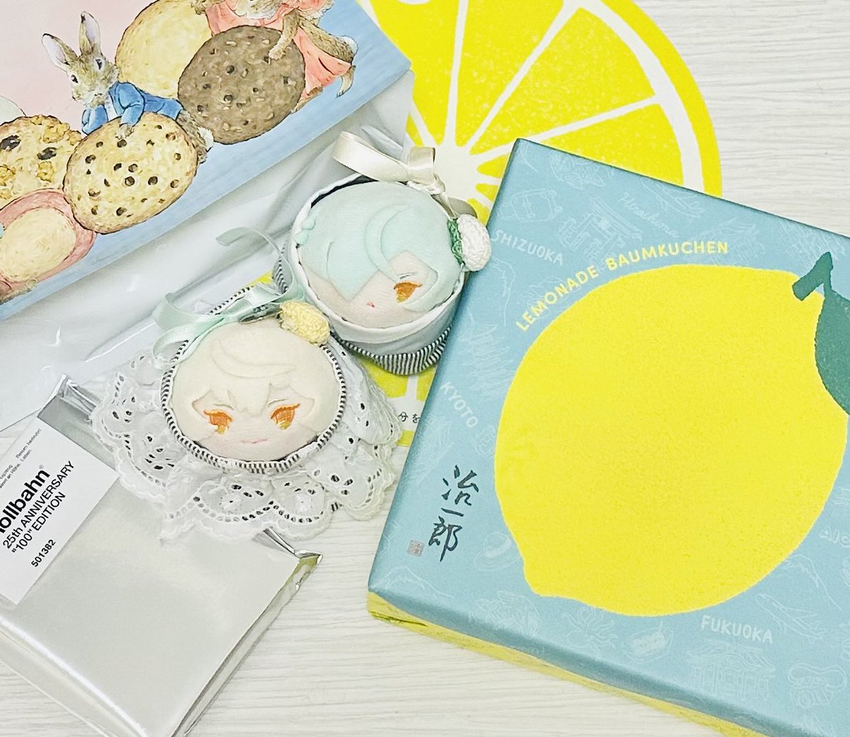 ayas819's tweet photo. やっほー🍋
あるじの しごおわ おかいものの おともをしたら じいちろうの れもねーど ばうむくーへんが きょうから はつばいだったよ🍋✨️
かんさいげんていらしいんだけど あした ゆっくり たべてみようとおもうよ☺️

#もちもちレモン部 https://t.co/W4tajZuaaZ