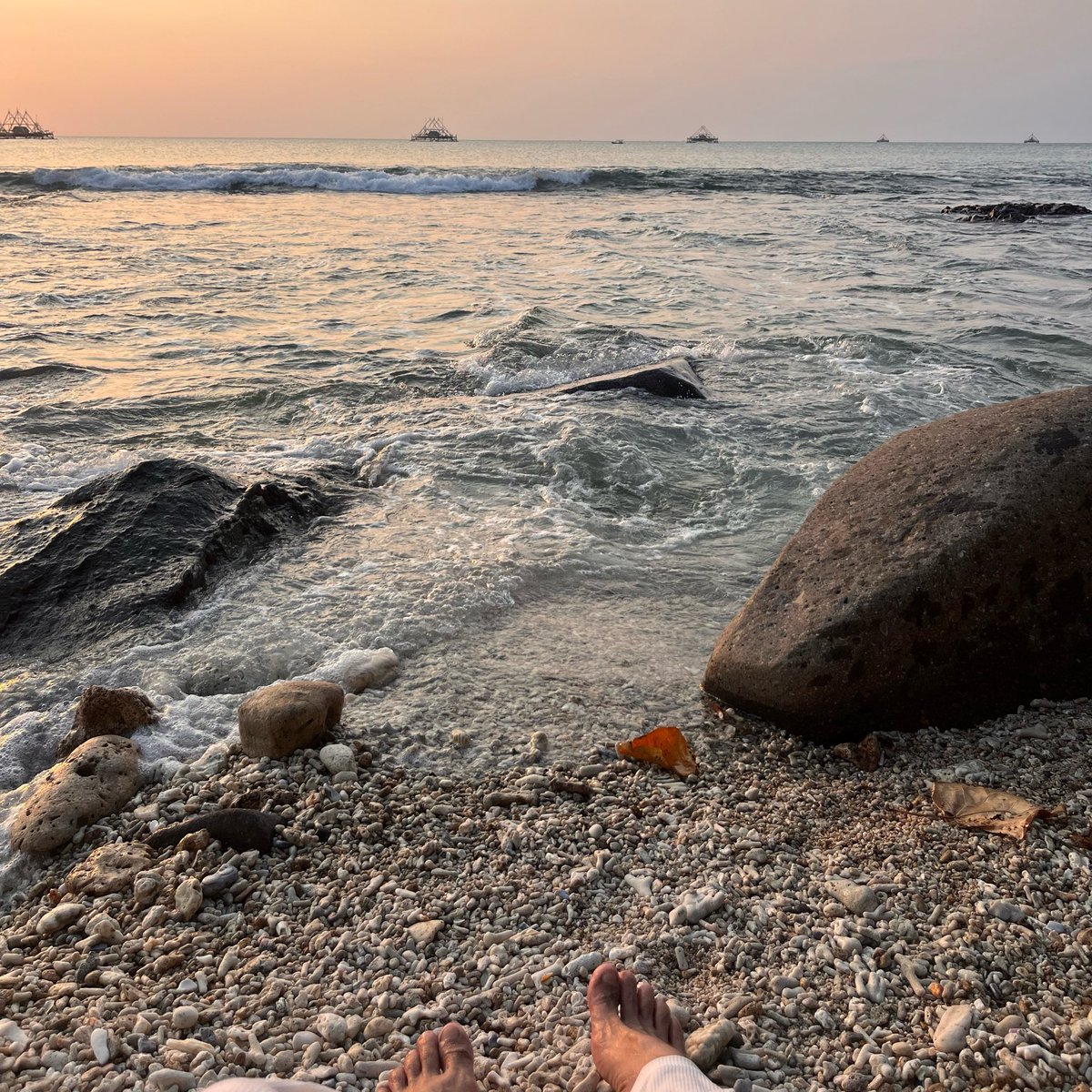 yourspicyboy's tweet photo. Manifesting Punya Rumah Deket Pantai 🥺 
📍Pantai Batu Hideung https://t.co/58rWhK7hzx