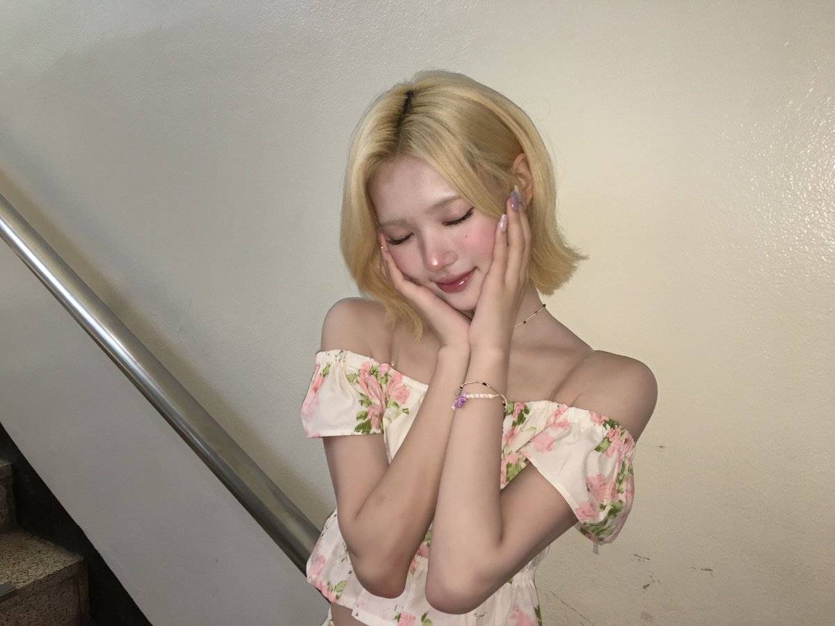H2H_NEWS's tweet photo. 260703 JIWOO WEVERSE POST

“ I like Music Bank~ 🌷” 

#하츠투하츠 #Hearts2Hearts @Hearts2Hearts https://t.co/XMXOt5EU8u