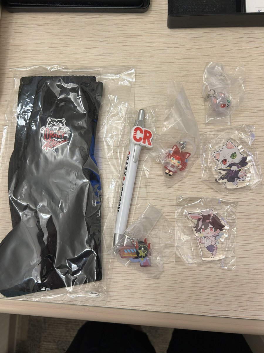 R_Riips4's tweet photo. ストアで買ったグッズ https://t.co/AKSgKx2BU2