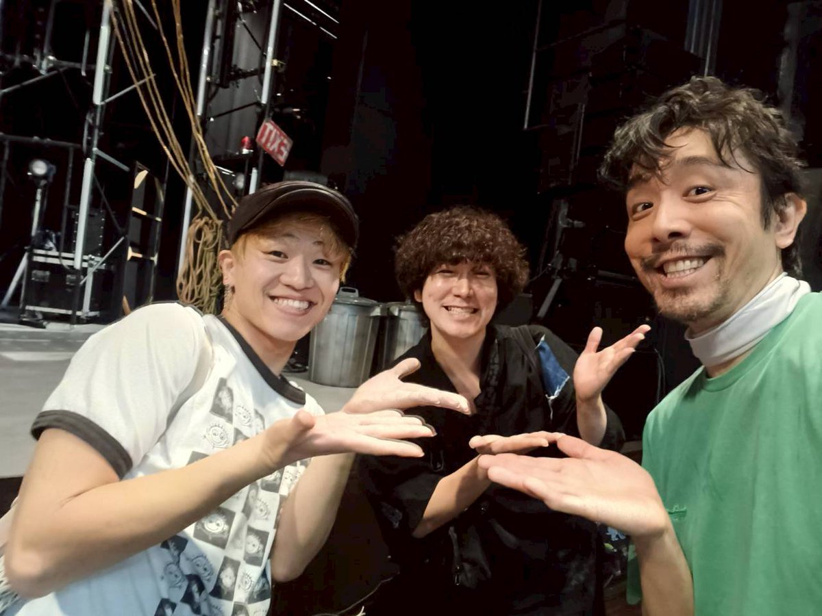 mryosuk's tweet photo. #ミュージカル嫌いの男

ありがとうございましたっっ！！！！
今日は「メリー・ポピンズ」で今年の上半期ずっと一緒だった #DION くん、「Reefer Madness」でも「Civil War Christmas」「この世界の片隅に」でも一緒だった #加藤潤一 くん、そしてこの先、半年間「ミス・サイゴン」でご一緒させていただく #光由 さん #佐渡海斗 さんが観に来てくれましたっ🌟🌟🌟🌟

今日もご来場いただいた沢山のお客様の歓声や笑い声で、とっても楽しくパフォーマンスすることができました🎵✨✨🌟

明日は 13:00 / 18:00 公演です！！！！
よろしくお願い致します！！！！