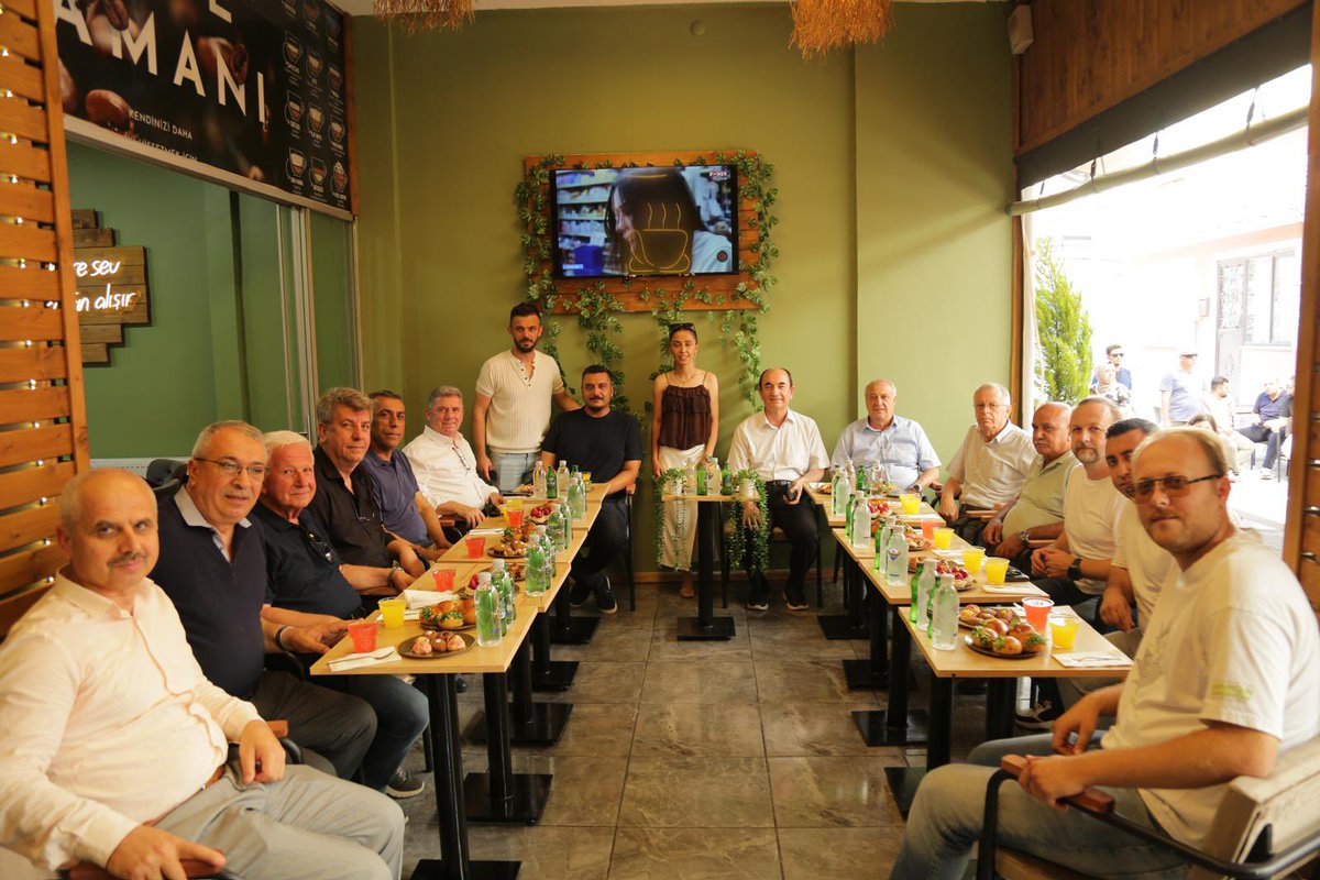 bldgonen's tweet photo. 📍 Limonia Cafe Hizmete Açıldı

Belediye Başkan Yardımcımız Mehmet Yılman, Belediye Meclis Üyelerimiz, İlçe Kaymakamımız Ahmet Altıntaş, protokol üyelerimiz ve kıymetli hemşehrilerimizin katılımıyla; Kurtuluş Mahallesi Pazar Caddesi’nde Aslı ve Semih Sezen çiftinin ilçemize kazandırdığı Limonia Cafe işletmesinin açılışını gerçekleştirdik.

İlçemizin sosyal ve ticari hayatına değer katacağına inandığımız bu güzel işletmenin hayırlı olmasını temenni ediyor, Aslı ve Semih Sezen çiftine bol ve bereketli kazançlar diliyoruz.