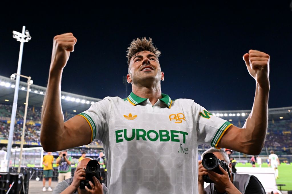 footballitalia's tweet photo. Stephan El Shaarawy is a free agent after his contract with Roma ran down and is expected to sign a €10m per year contract with Al-Shabab.
#ASRoma #AlShababFC #SerieA #Calcio #SaudiProLeague https://t.co/EFeKAFAIfT