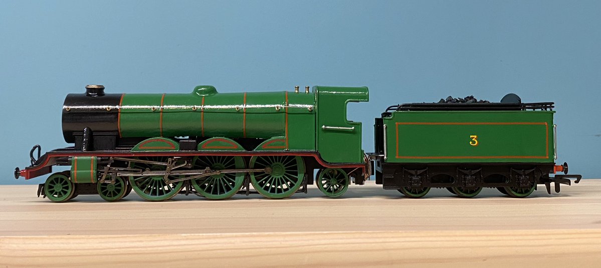 Toforouu's tweet photo. “I suffer dreadfully and no one cares”

Heres Hebrey. Why does he have an RWS face photoshopped on? Because silly me doesn’t have a spare A1 smokebox door.

Body is a cut down of my old Gordon, tender is a shortened GNR 8-wheel tender on a fowler tender chassis https://t.co/crszmwF773