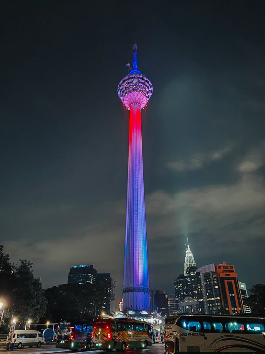 usembassykl's tweet photo. Red, white, blue, and KL too! 🇺🇸🇲🇾

Thank you, @Menara_KL, for lighting up the Kuala Lumpur skyline in honor of America’s 250th Independence Day. What a beautiful way to celebrate friendship, partnership, and 250 years of the United States! #America250 #USMalaysia https://t.co/bVi7EGcFhZ