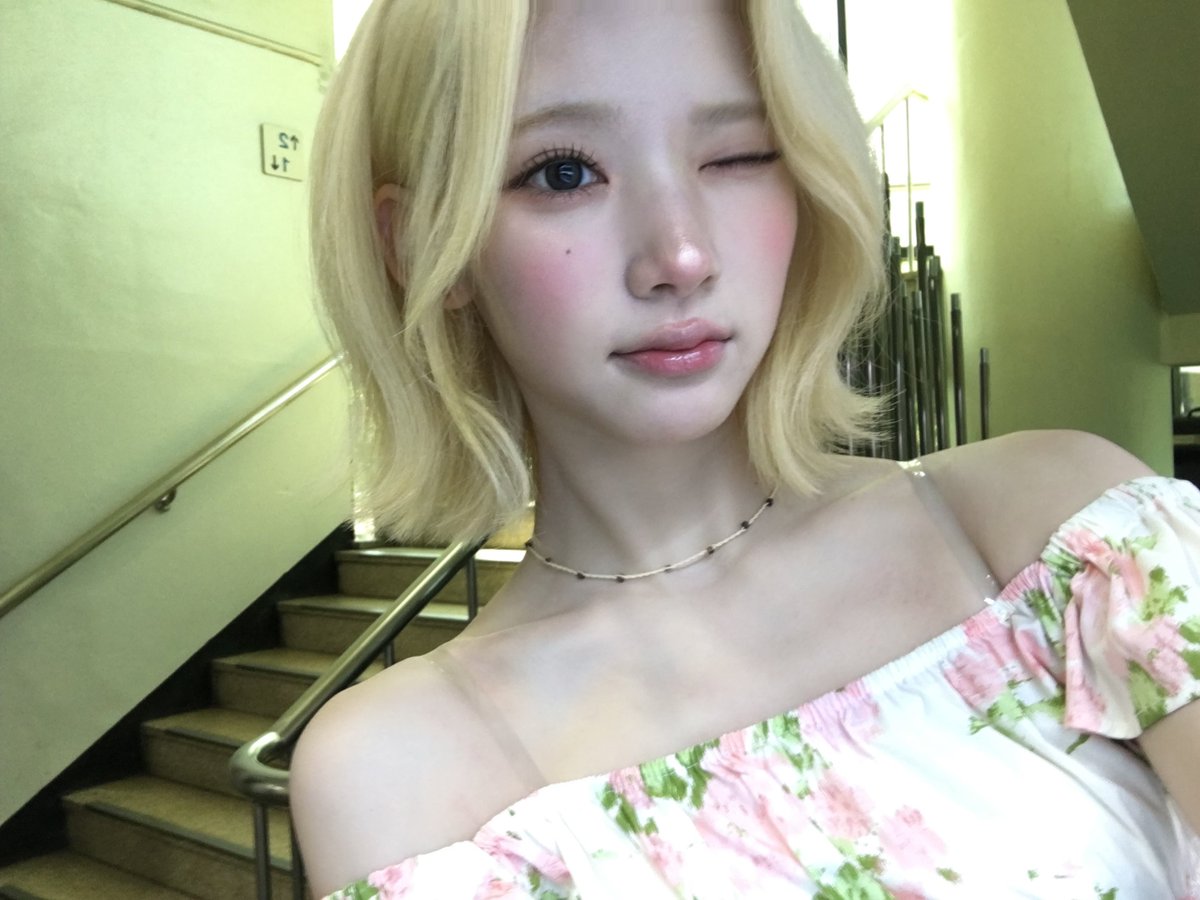 Byeo_ri2's tweet photo. 260703 위버스 포스트 #지우 

뮤뱅이 조아~🌷 https://t.co/jxIxsxVFPM