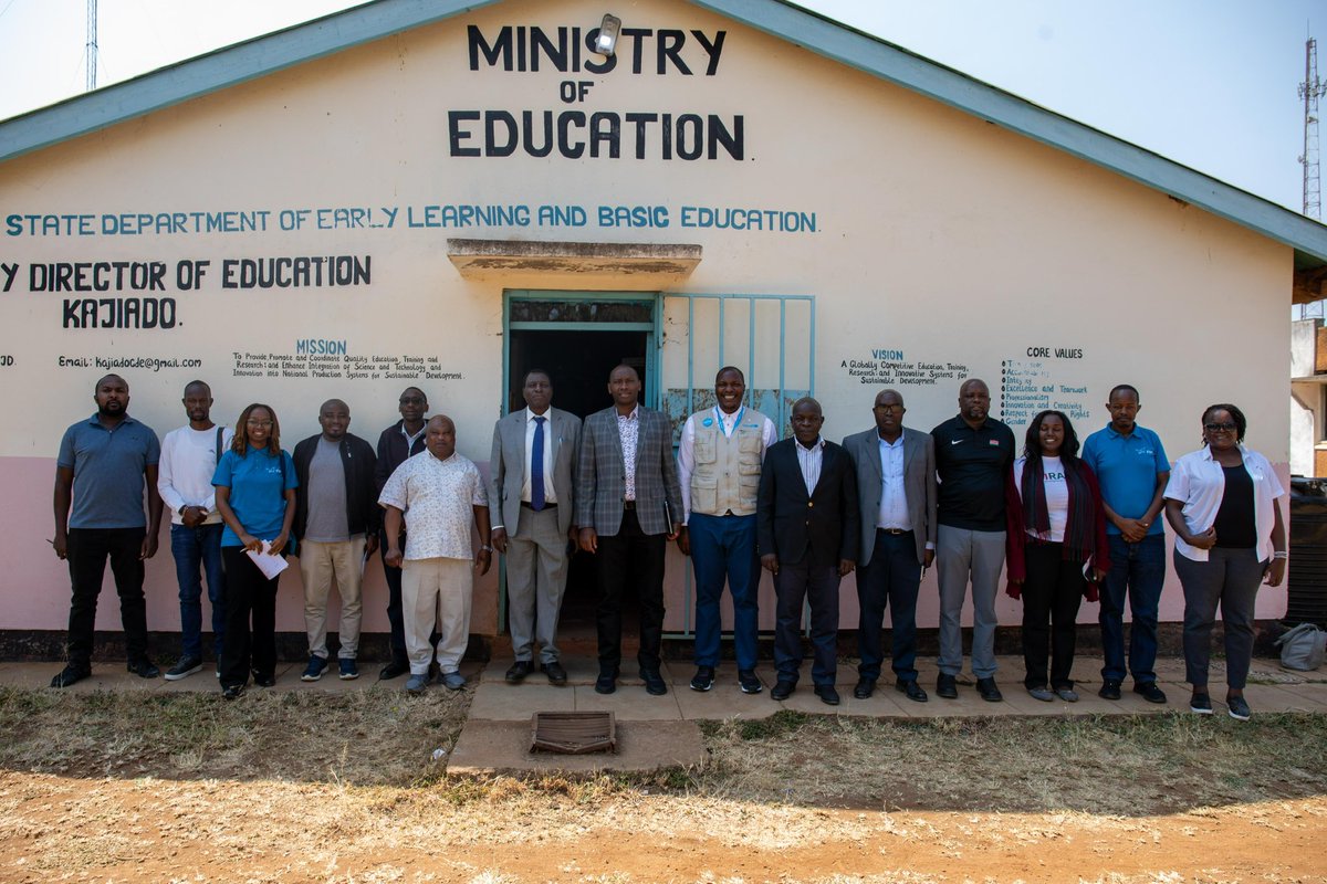 UNICEFKenya's tweet photo. Today, teams from @ICTAuthorityKE, @EduMinKenya &amp; @MoICTKenya joined @UNICEFKenya in Kajiado for a field mission on the Last Mile Connectivity of Schools project. 

Together, we’re bridging the digital divide by connecting schools to the internet with over 780 connected in Kenya. https://t.co/x9nrvtlhH2