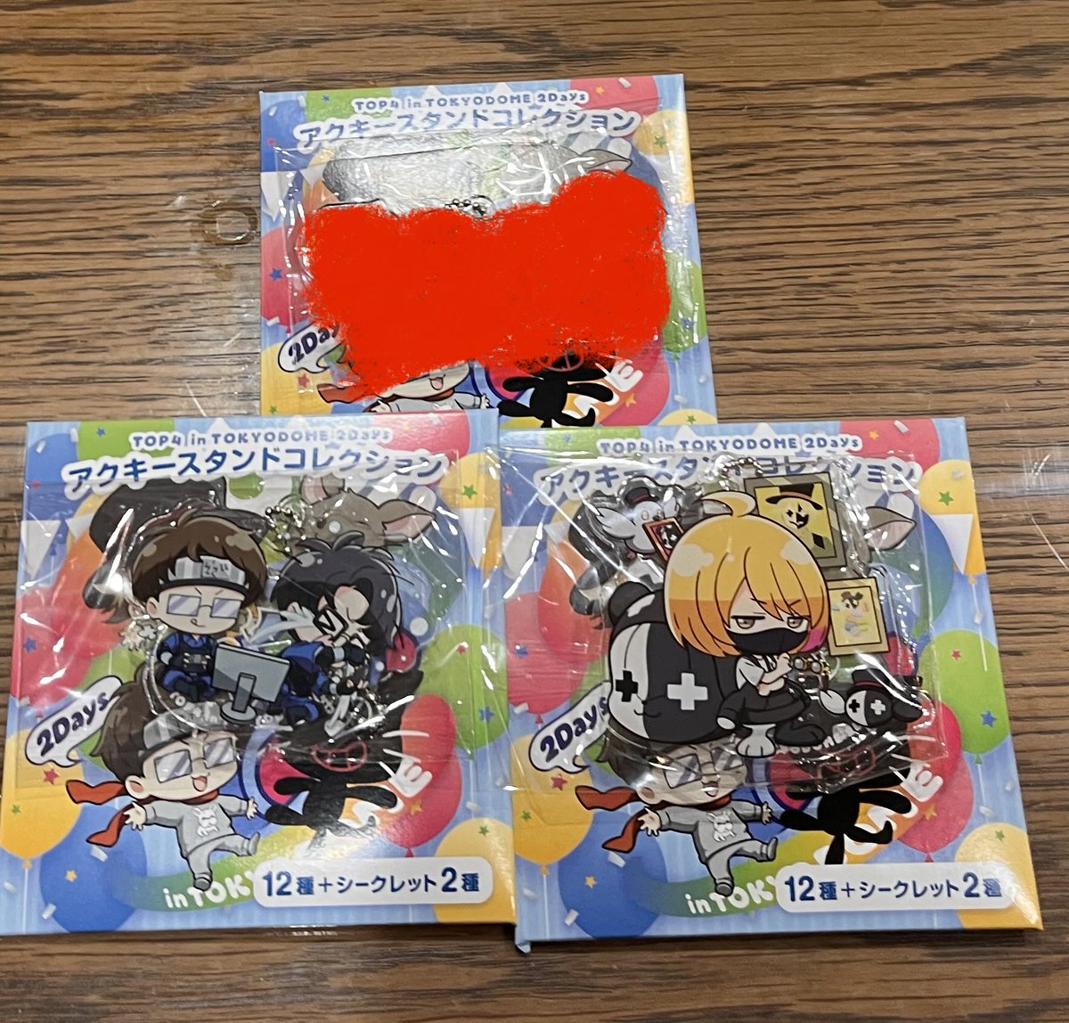 3w5f's tweet photo. 明日明後日東京ではTOP4のイベント。私は行けないけど、やっとグッズ開けて、アクキー3つだけ買ったんやけど、奇跡みたいにシークレット出た😊黄色じゃない方ね。
残りは、キヨは来なかったけど他3人のやつ☺️
明日明後日は東京方面TOP4のキッズで埋め尽くされてるね👍楽しんで✨ https://t.co/q6StPoMLmX