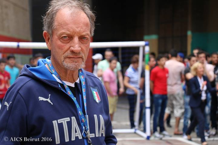 IstLiberale's tweet photo. Il presidente degli allenatori italiani Renzo Ulivieri propone apertamente "quote razziali" per la Nazionale: servono 5-6 neri come la Francia, dice. 

E chiede allo Stato di intervenire in tal senso.  

È il trionfo dell'ideologia sulla meritocrazia. Lo sport dovrebbe essere il regno del talento puro, dove conta solo ciò che fai in campo. Invece diventa laboratorio di ingegneria sociale progressista.  

Militante comunista da 60 anni, Ulivieri usa la sua posizione istituzionale per spingere l'agenda politica di sinistra. 

La Nazionale deve rappresentare i migliori calciatori italiani, non soddisfare quote demografiche imposte dall'alto.

Il merito non ha colore. L'ossessione identitaria sì.