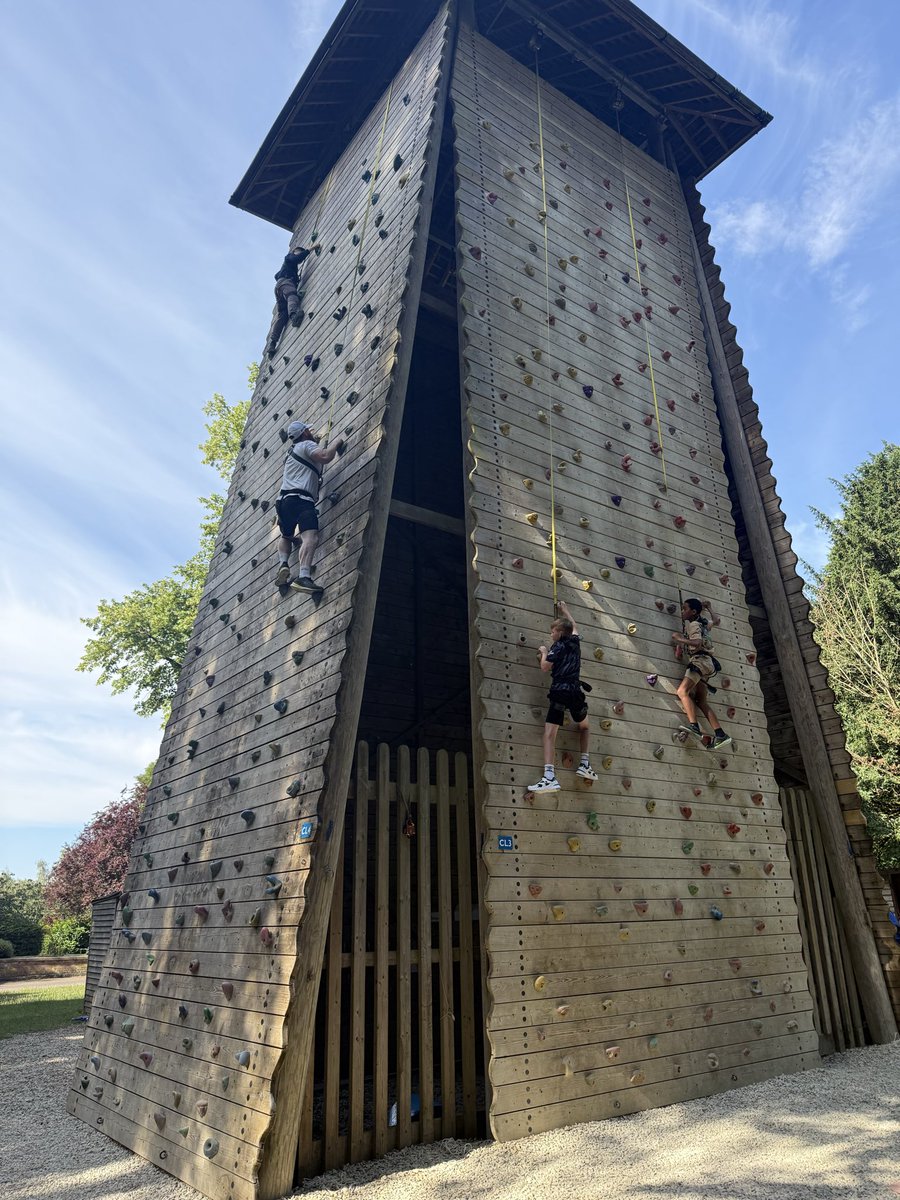 Centralprimary's tweet photo. group 1 and 3 Climbing https://t.co/a0EcWbjQm2