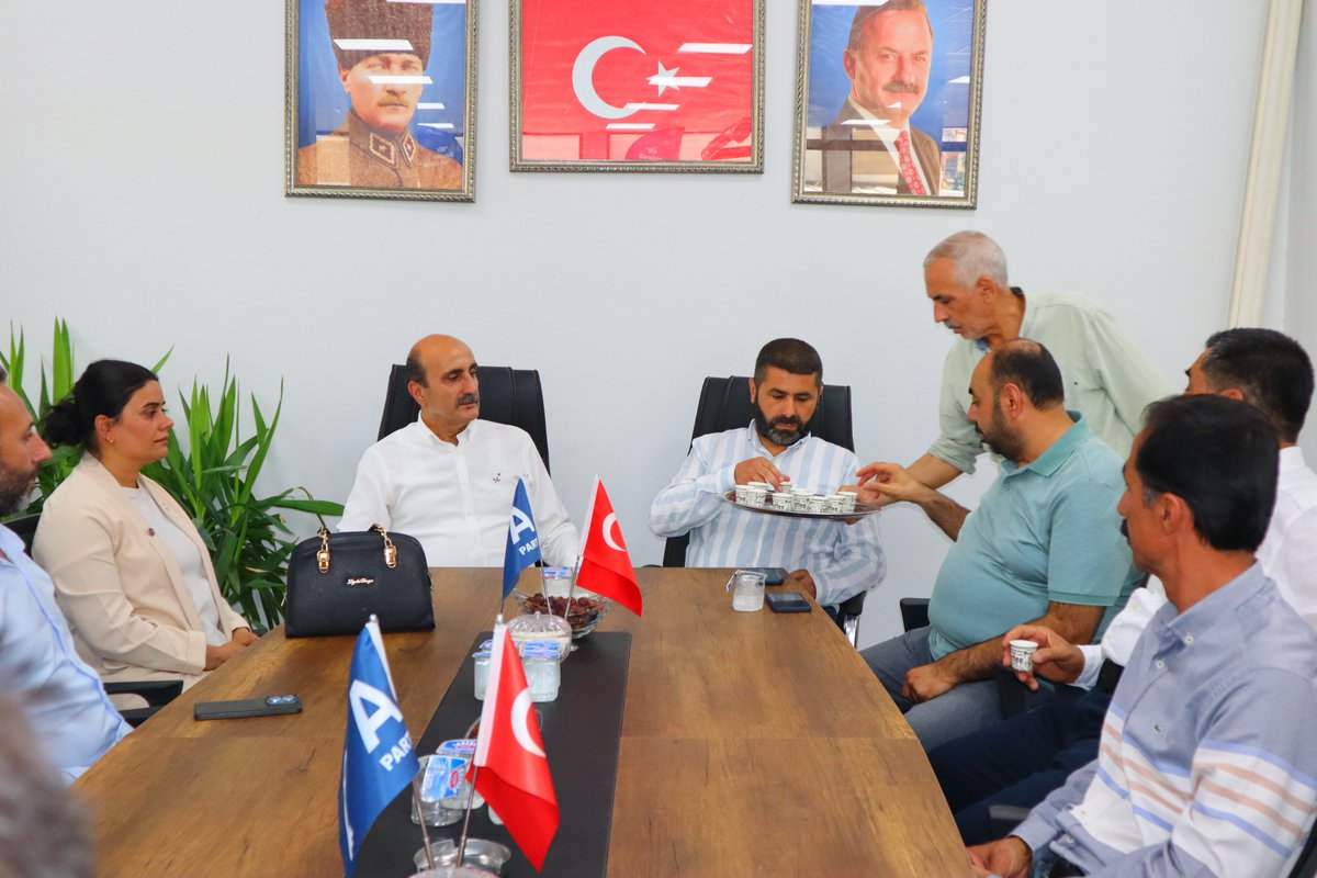 nizipaparti's tweet photo. Nizip Yeniden Refah Partisi İlçe Başkanı Sn. Abdullah KILIÇPARLAR ve kıymetli yönetim kurulu üyeleri, hac ibadetini ifâ ederek kutsal topraklardan dönen İlçe Başkanımız Sn. İbrahim Halil AYKUT beyefendiye hayırlı olsun ziyaretinde bulunmuşlardır.

@anahtarparti 

#nizipaparti https://t.co/uAWIEkOtme