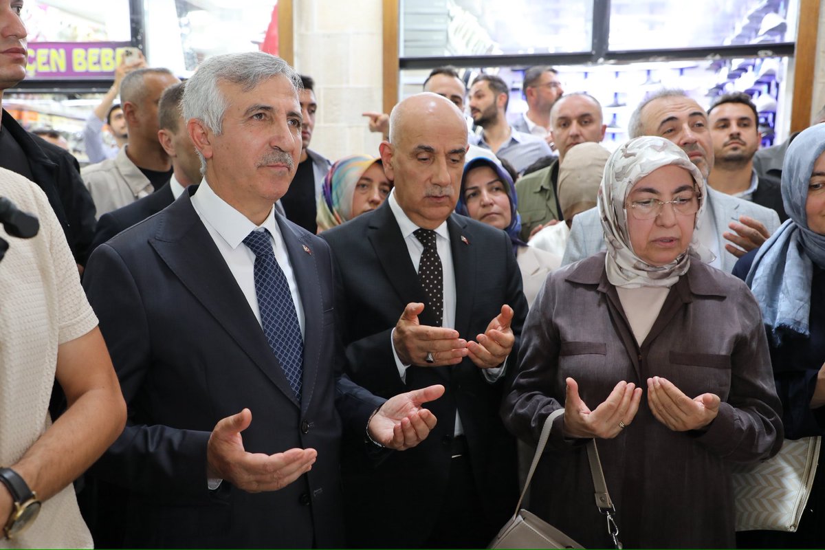DulkadirogluTC's tweet photo. Kahramanmaraş Valimiz Sayın Mükerrem Ünlüer, TBMM Tarım, Orman ve Köyişleri Komisyonu Başkanı Sayın Prof. Dr. Sayın Vahit Kirişci, Kahramanmaraş Milletvekili Sayın İrfan Karatutlu, Dulkadiroğlu Kaymakamımız Sayın Hicabi Aytemür ve il protokolümüz, https://t.co/QkJejUlm34