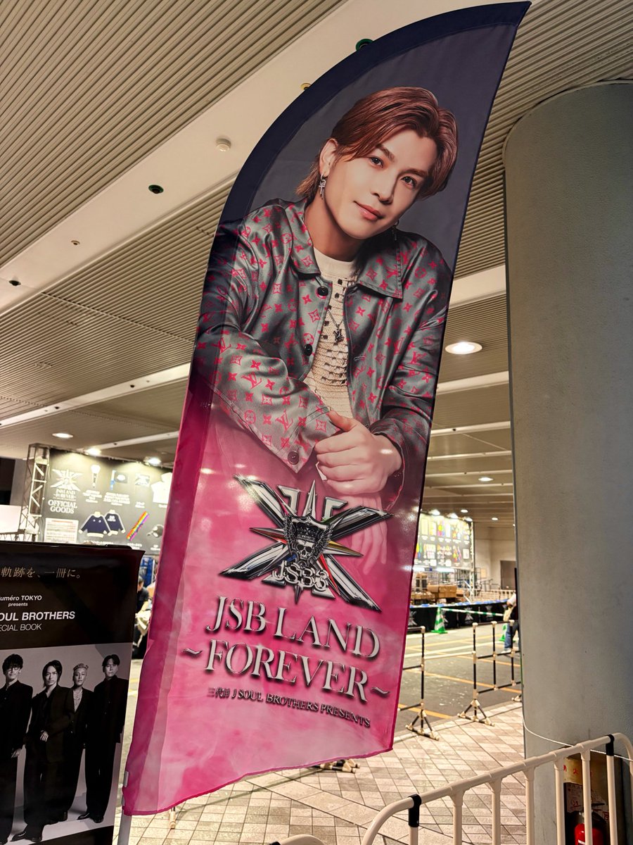 G__3jsb_36's tweet photo. 三代目 J SOUL BROTHERS PRESENTS 
"JSB LAND ～FOREVER～" 🏰✨
京セラドーム！大阪！

今回も、、、パパラッチ📷✨当たった💖
ばっちり幸せもらった〜☺️

ありがたいことに直販で中央ブロックに入れて
幸せすぎたーっ！！！☺️
山下フェスティバル楽しすぎたし、
来月の名古屋やっぱり行こうかな← https://t.co/p8VWzjUl4r