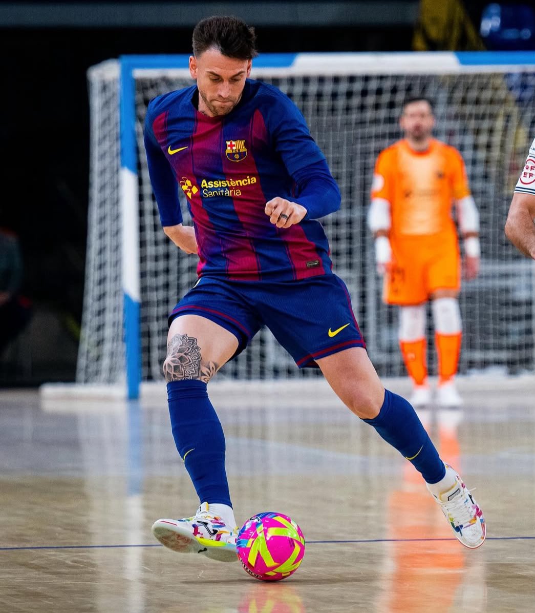 Dracs1991's tweet photo. 🫡 Separem camins amb tres jugadors del @FCBfutbolsala.

👏🏼 Moltes gràcies pel vostre compromís amb el nostre equip durant el temps que heu estat aquí, nois! Fits, Lucas i Pol, sou grans. https://t.co/Y7MnIOp0wZ
