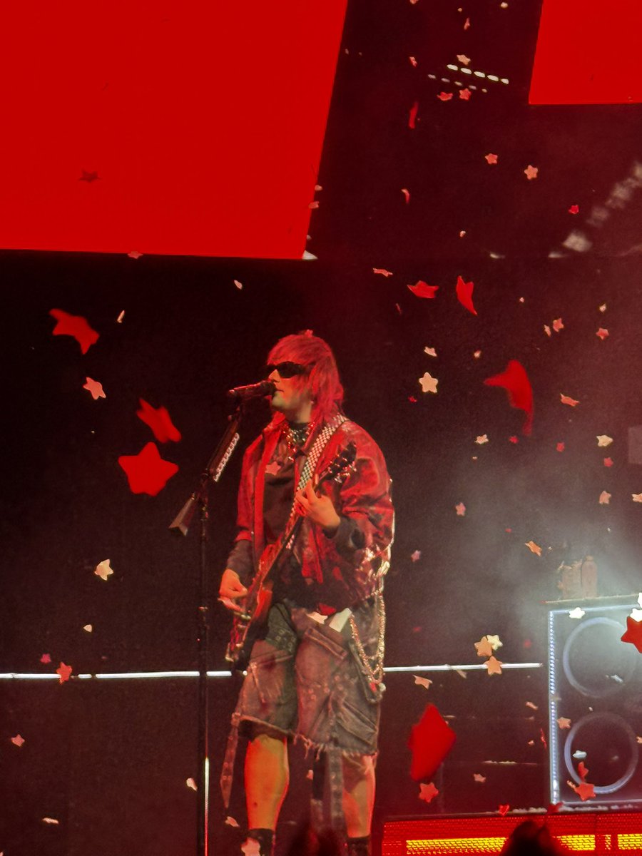 stephdelapaz25's tweet photo. best concert ever last night thank you to my favorite guys ever @5SOS ❤️ #SeattleIsAStar #EASSeattle https://t.co/pJZoq0Pu6e
