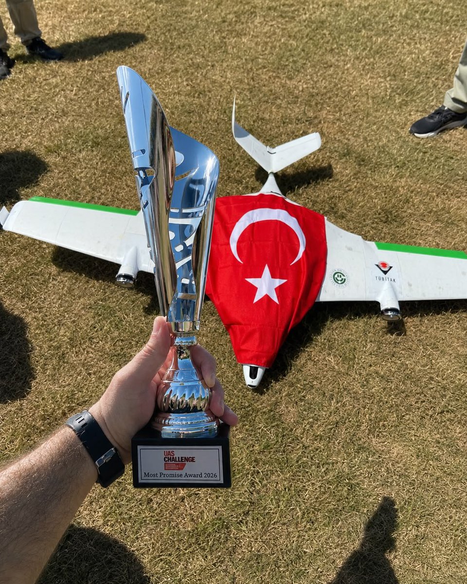 cukurovaedutr's tweet photo. 🇹🇷 Uluslararası arenada gururlandıran başarı! ✈️🏆
Çukurova Üniversitesi Makine Mühendisliği Bölümü bünyesinde faaliyet gösteren 1.5 Adana İHA Takımı, İngiltere'de Institution of Mechanical Engineers (IMechE) tarafından düzenlenen UAS Challenge 2026 yarışmasında ülkemizi ve üniversitemizi başarıyla temsil etti.
16 farklı ülke ve bölgeden 54 takımın yer aldığı organizasyonda teknik değerlendirme süreçlerini başarıyla tamamlayan takımımız, yenilikçi tasarımı ve özgün mühendislik yaklaşımıyla uluslararası jüri üyelerinin takdirini kazanarak yarışmanın prestijli "Most Promise Award" ödülüne layık görüldü.
Öğrencilerimizi ve emeği geçen tüm akademisyenlerimizi yürekten tebrik ediyor, başarılarının artarak devam etmesini diliyoruz.
#ÇukurovaÜniversitesi #ÇÜ #MakineMühendisliği  #UASChallenge2026 #IMechE #MilliTeknolojiHamlesi
