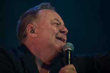 TheExtremeMusi1's tweet photo. #HappyBirthday to Simple Minds' Jim Kerr (67)
their top 10 songs are:

10. I Travel
9. Love Song
8. Sanctify Yourself
7. Waterfront
6. Glittering Prize
5. Big Sleep
4. Promised You a Miracle
3. Belfast Child
2. Alive &amp; Kicking
1. Don't You (Forget About Me) https://t.co/p5YxMhny4H