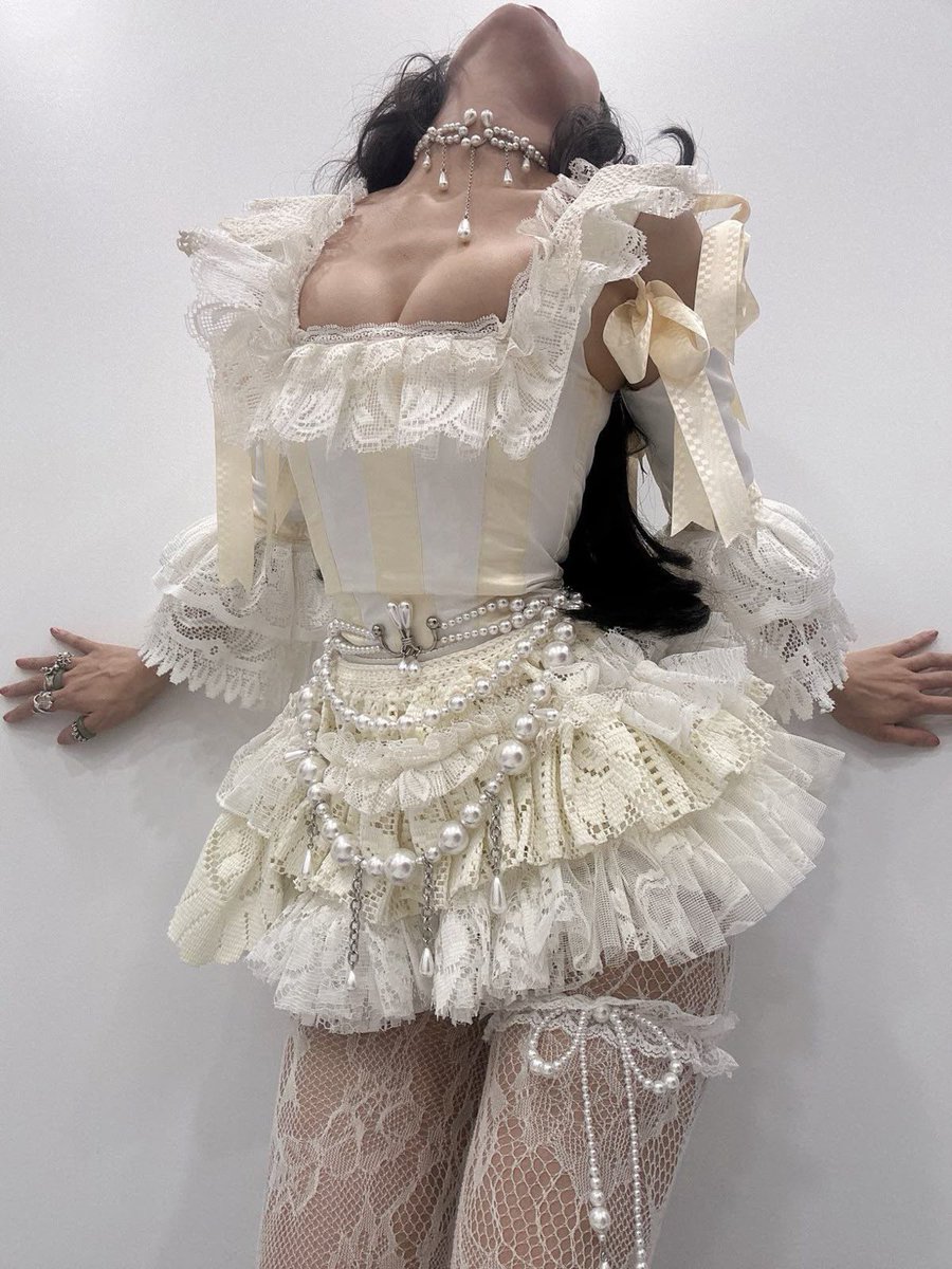 auroraavibe's tweet photo. White lace, timeless grace.🤍✨ https://t.co/RbnUbQqx6w