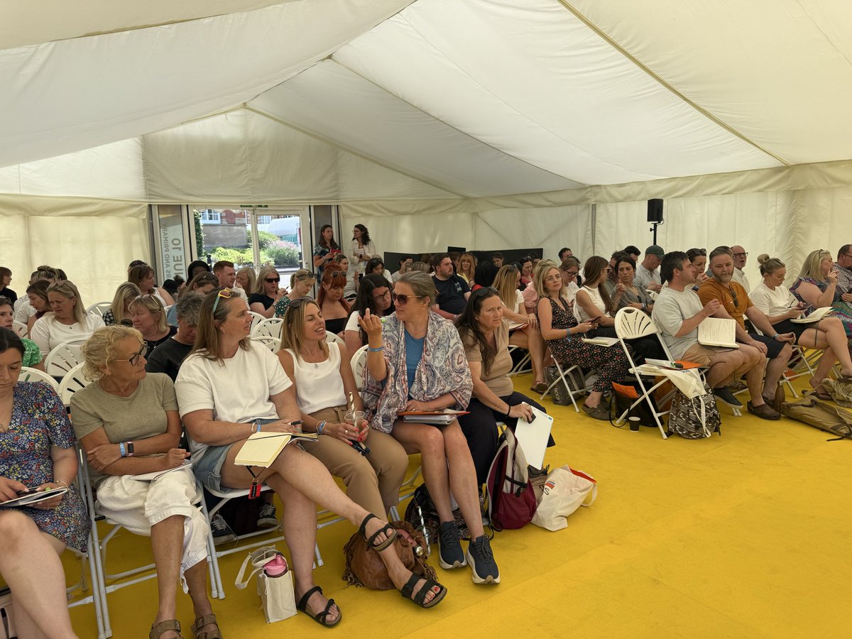 BruceNextLevel's tweet photo. Standing room only at my Power Up Your Adaptive Teaching session at the Festival of Education 😊 Thanks to everyone who came along and said how useful they found it (especially when I was up against Deborah Meaden!).

@EducationFest 
#Educationfest

https://t.co/hKrK7WzVi2 https://t.co/yiIvLmjnVM