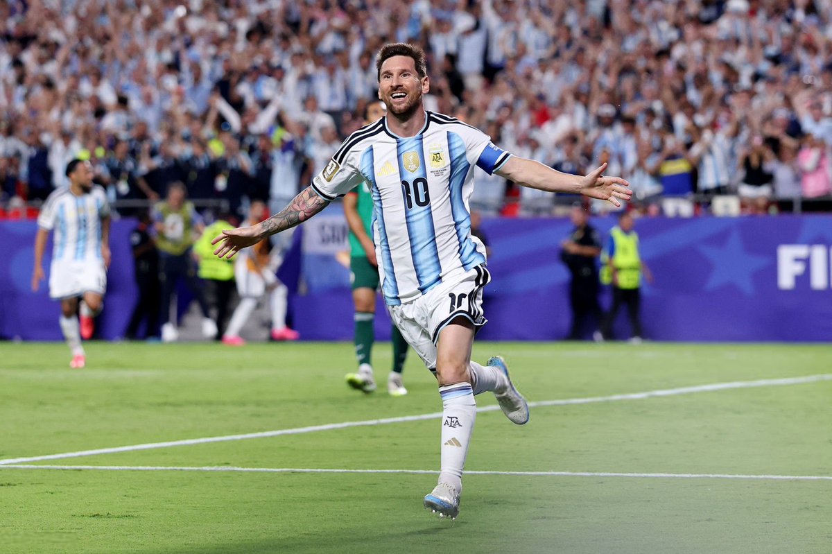 lnstantFoot's tweet photo. 🚨🚨EN CAS DE PASSE DÉCISIVE DE LIONEL MESSI CE SOIR… 🇦🇷🎯

Le GOAT deviendra le joueur avec le PLUS GRAND NOMBRE DE PASSES DÉCISIVES dans l’histoire de la Coupe du monde. 🌟

(C’est déjà le MEILLEUR BUTEUR. 😭😭) https://t.co/ktF8vJ6FzY