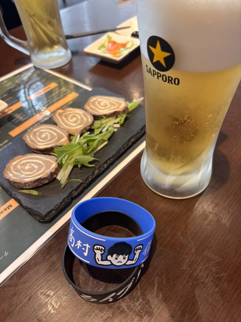 cox0709bknb's tweet photo. ブルエン ×オーイシマサヨシの2マンライブ、行ってきました！
お初のオーイシマサヨシさん、盛り上げ方が上手い！初見でもしっかり楽しめました^ ^
いやしかし、田辺氏と本当に似てる、、、
ラストはもう、どっちがどっちか遠目ではわからないw
ブルエンは今日も大盛り上がり！！楽しい2マンでした^ ^ https://t.co/kl25oSD8a0