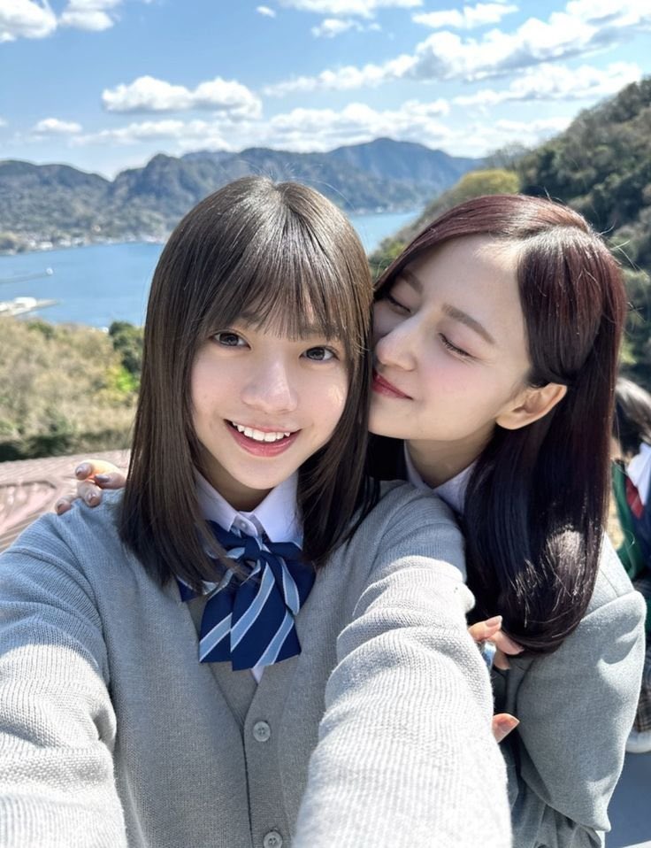 DuI9q's tweet photo. 冨里奈央ちゃんの事をよく可愛がってくれてる先輩が金川紗耶ちゃん、岩本蓮加ちゃんなのやはり一軍女子の姫ポジという感じがあっていいなと思っています https://t.co/d8dpepbPVU
