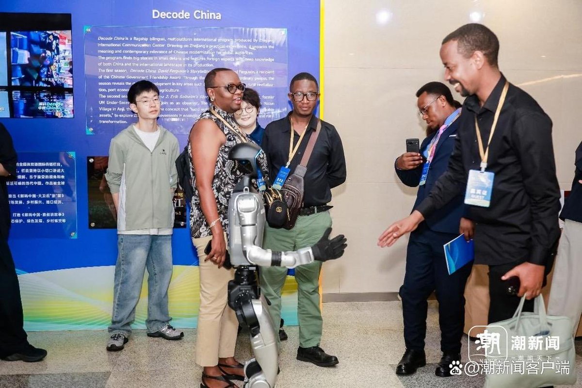 DGAfrica_MFA's tweet photo. Just concluded in Hangzhou: The China-Africa Media Roundtable brought together journalists and experts from China and Africa under the theme of"The Power of Media and the China-Africa Community with a Shared Future." Media representatives called for deeper people-to-people ties, and stronger collaboration in tech and storytelling. 
#ChinaAfrica #MediaCooperation