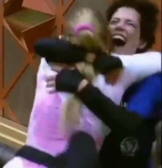 eundigoenada's tweet photo. qnd minha avó gosta da minha foto ela manda fazer um quadro imenso e coloca na casa dela
meu irmão tava la reclamando q tds as minhas fotos sao cunts e as dele são feias....

ele n sabe que sou eu quem escolhe as dele e dos outros netos KKKKKKKKKKKKKKKK https://t.co/2ButGY7ZtR